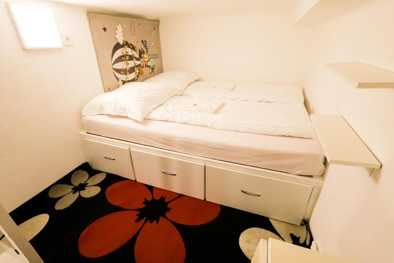 Center Apartment 5 Private Room For 19 People Budapest Eksteriør billede