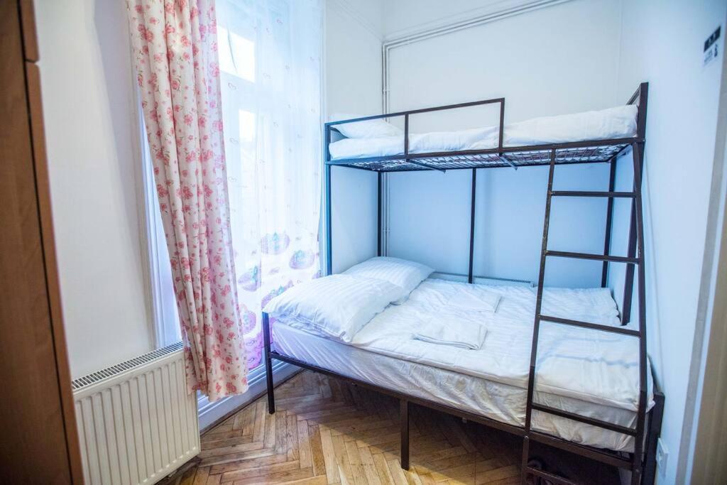 Center Apartment 5 Private Room For 19 People Budapest Eksteriør billede