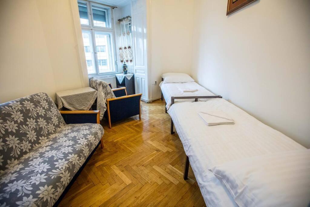 Center Apartment 5 Private Room For 19 People Budapest Eksteriør billede