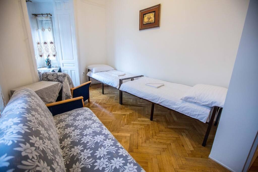 Center Apartment 5 Private Room For 19 People Budapest Eksteriør billede