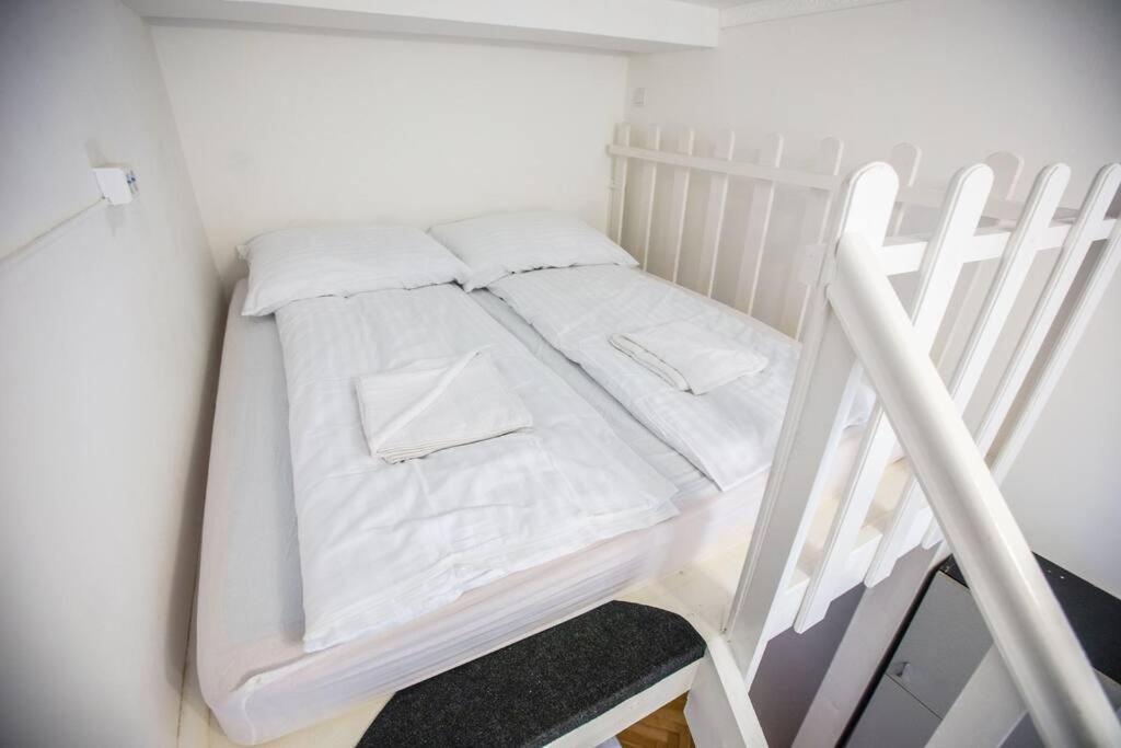 Center Apartment 5 Private Room For 19 People Budapest Eksteriør billede